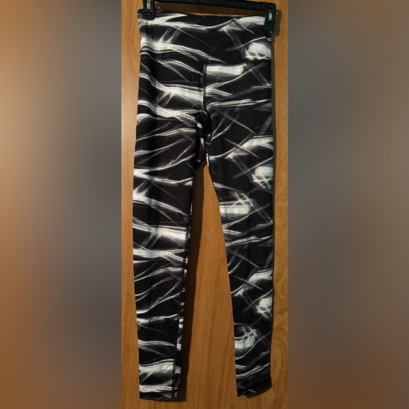 NWOT Victoria’s Secret Sport Knockout Tight - Picture 1 of 4